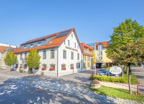 sKreuz - Ringhotel Steinheim, (Steinheim a. Albuch). Juniorsuite für max. 3 Personen