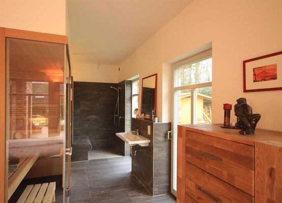 Heidewabe III: Schlafzimmer mit Sauna und Bad