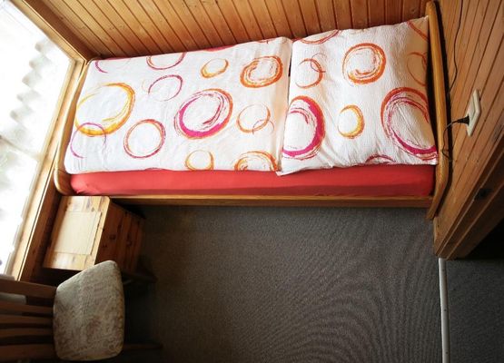 Schlafzimmer OG klein mit Bett 0,90m x 2,00 m