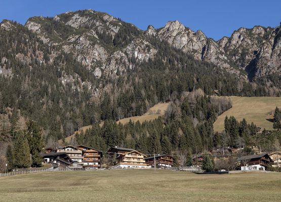 Alpbach Lodge Hausansicht Sommer